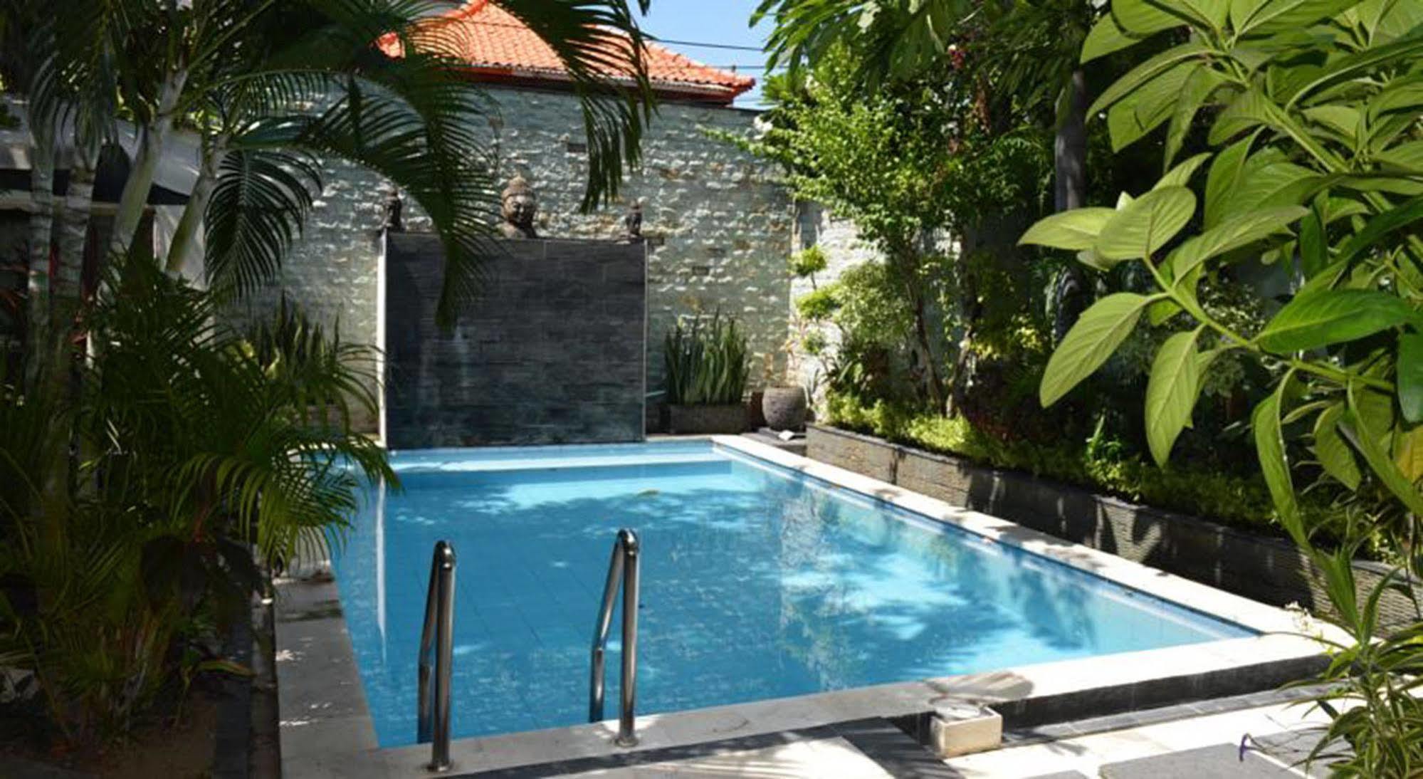 Marinos Place Legian Εξωτερικό φωτογραφία