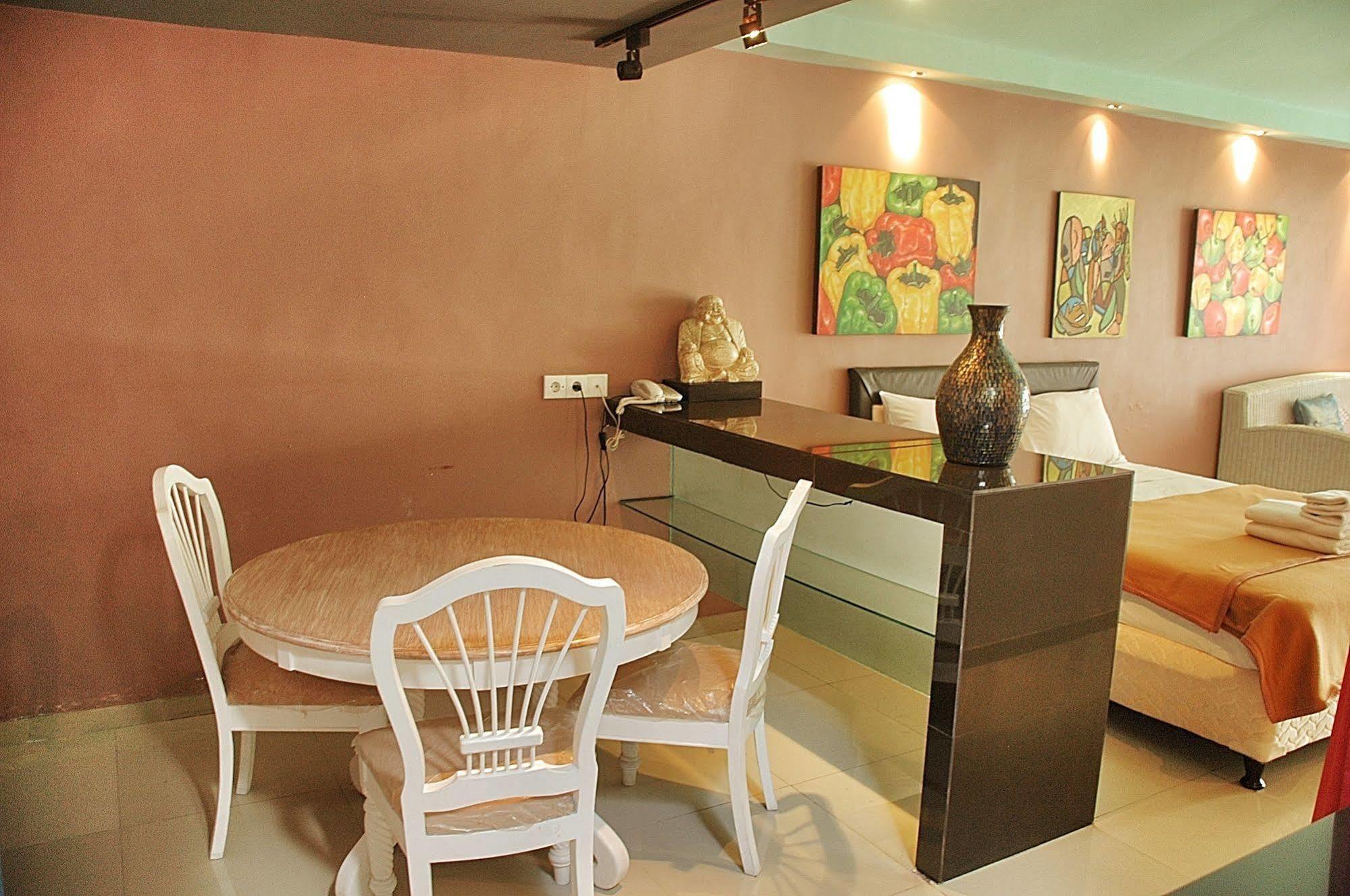 Marinos Place Legian Εξωτερικό φωτογραφία