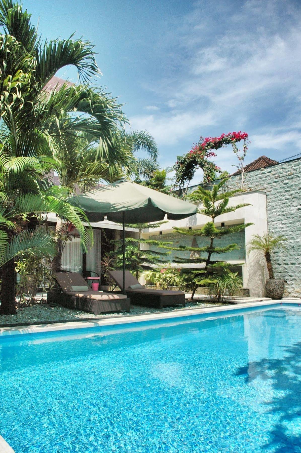 Marinos Place Legian Εξωτερικό φωτογραφία