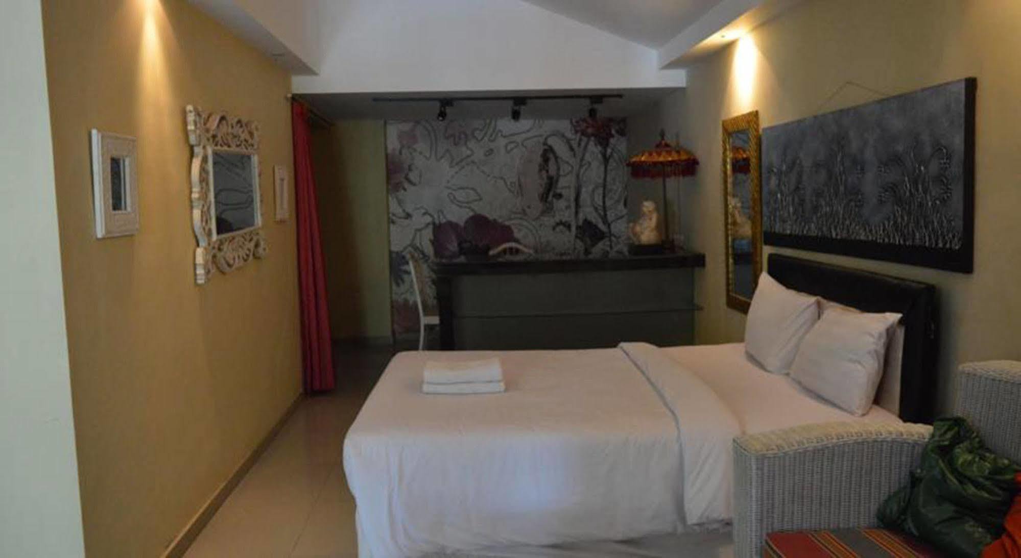 Marinos Place Legian Εξωτερικό φωτογραφία