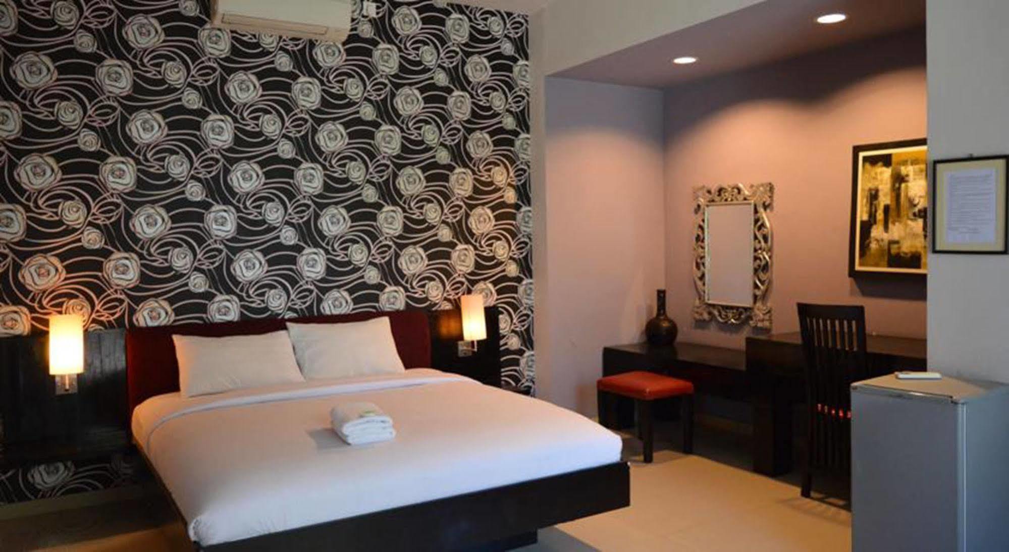 Marinos Place Legian Εξωτερικό φωτογραφία
