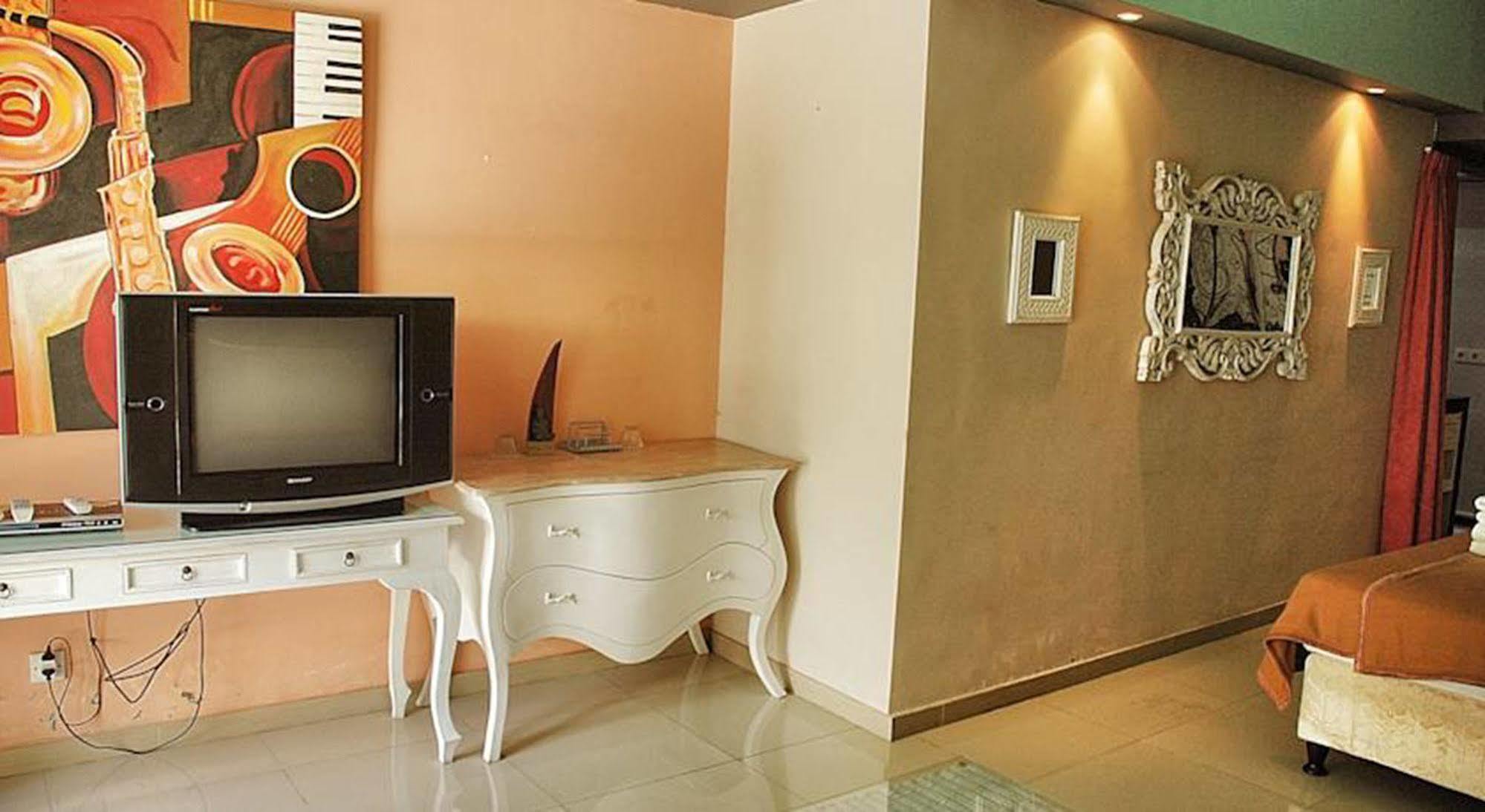 Marinos Place Legian Εξωτερικό φωτογραφία