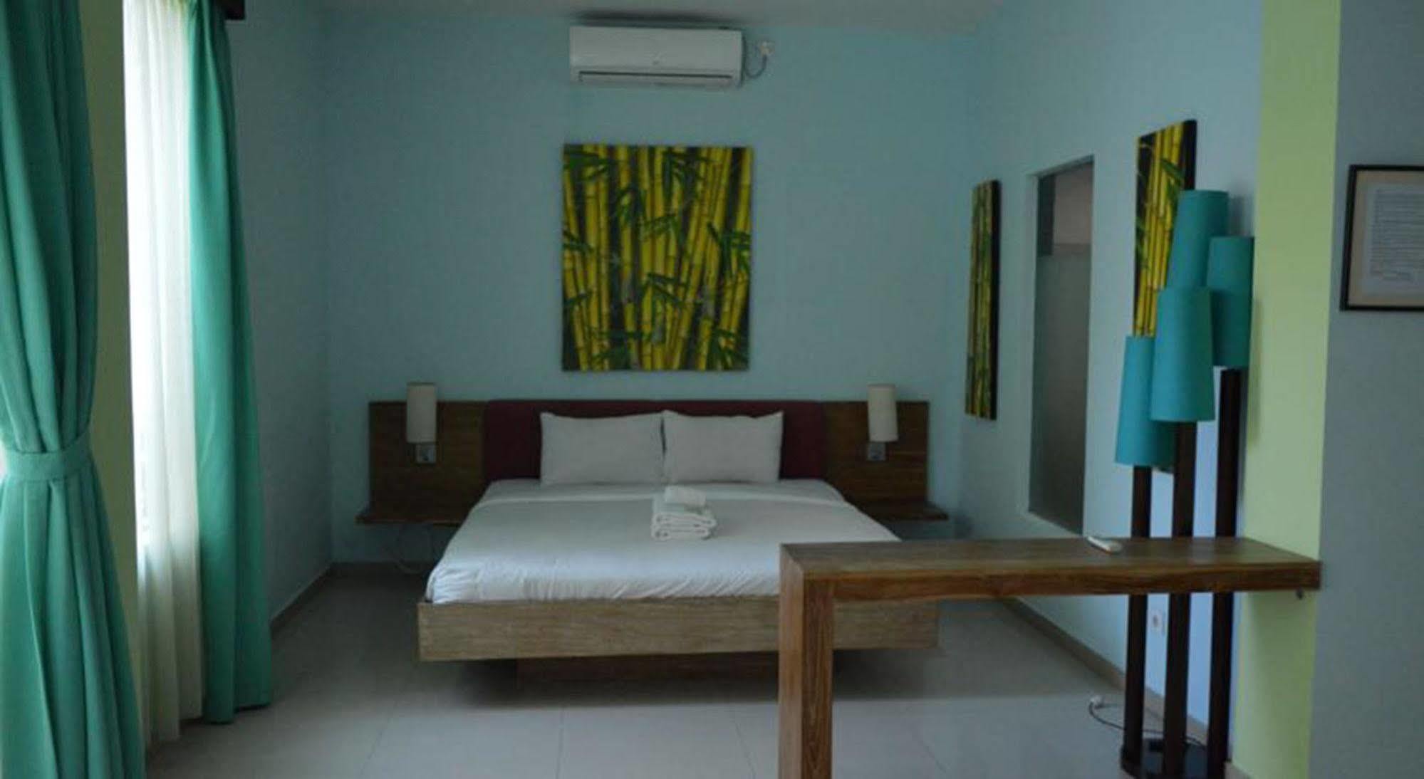 Marinos Place Legian Εξωτερικό φωτογραφία