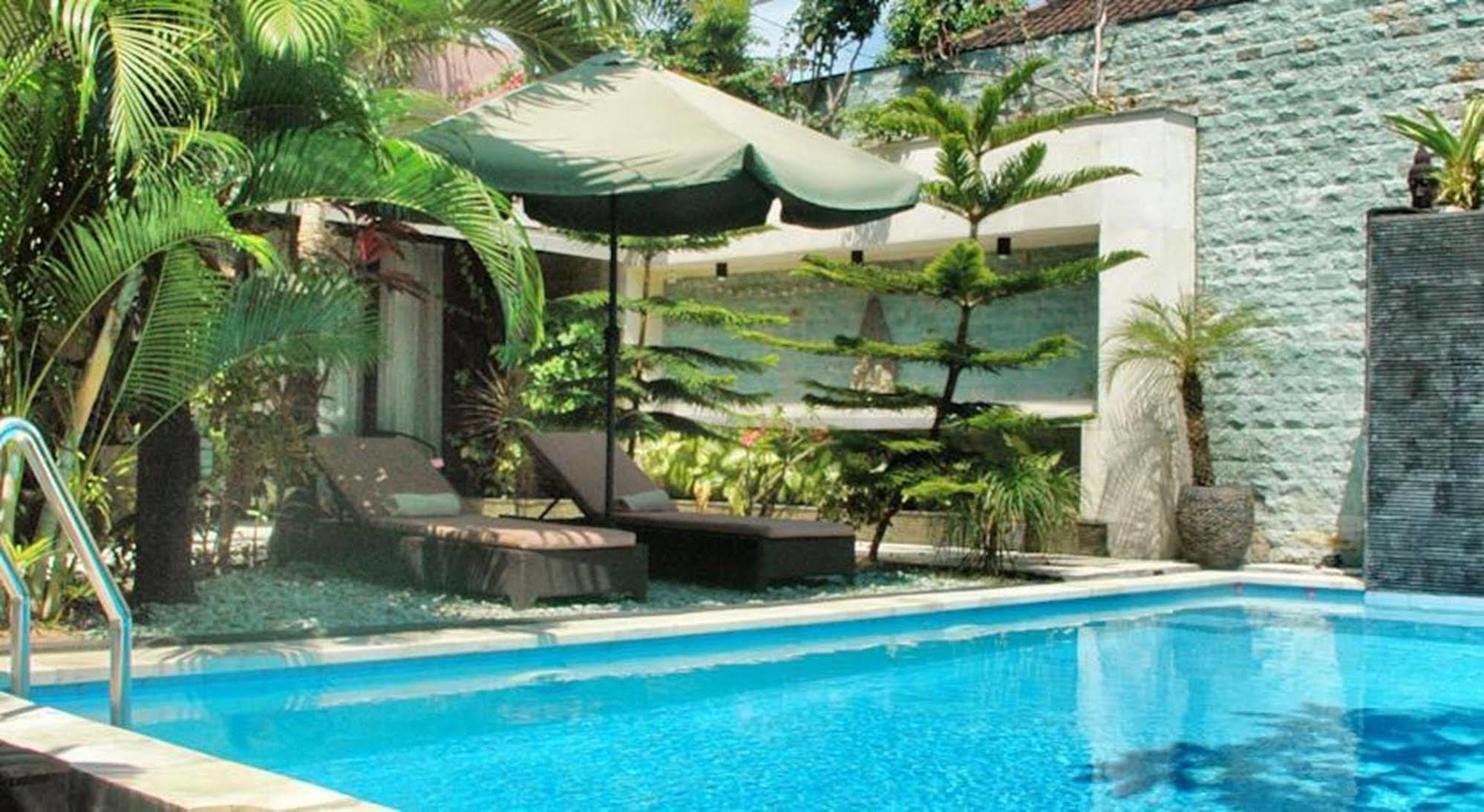 Marinos Place Legian Εξωτερικό φωτογραφία